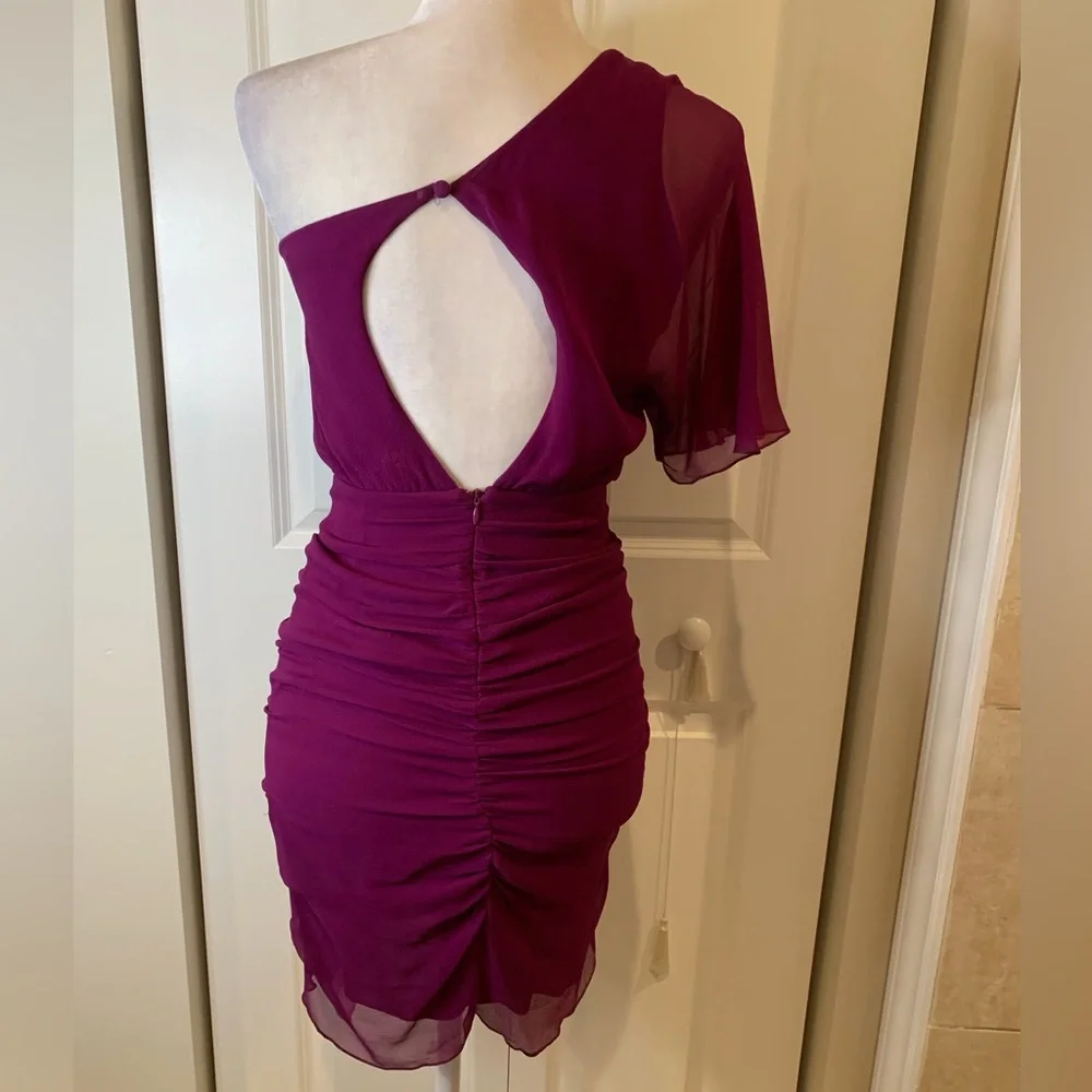 ALICE + OLIVIA: Marcia One Shoulder Dress - Picture 7 of 9
